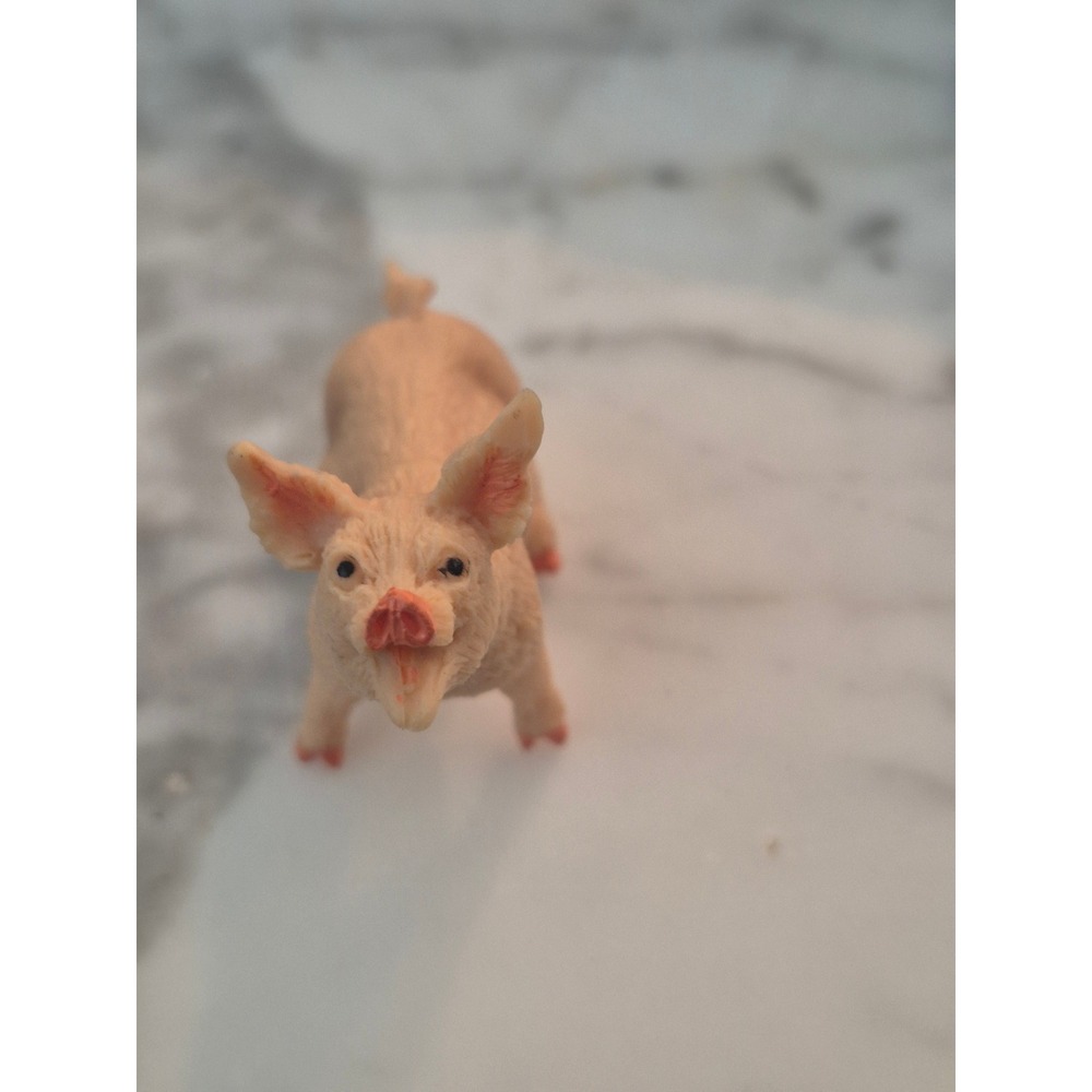 Safari Ltd Toy Piglet Pink‎ Miniature Farm Animal Figurine Excellent